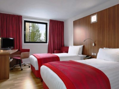 bedroom 2 - hotel ramada encore newcastle-gateshead - newcastle u tyne, united kingdom