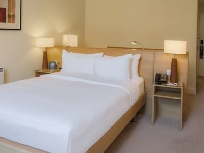 standard bedroom - hotel hilton northampton - northampton, united kingdom