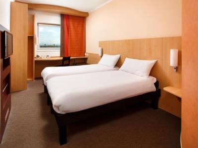 bedroom 1 - hotel ibis nottingham centre - nottingham, united kingdom
