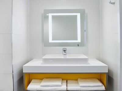 bathroom - hotel leonardo royal hotel oxford - oxford, united kingdom