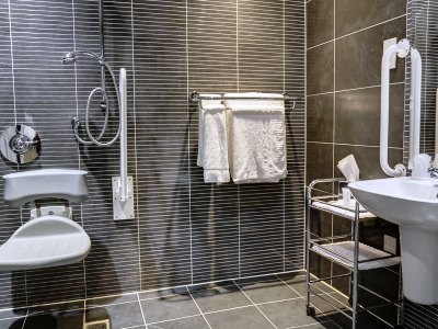 bathroom - hotel linton lodge, bw signature collection - oxford, united kingdom