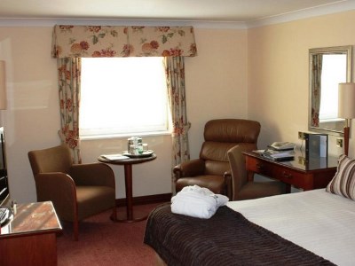 bedroom - hotel macdonald tickled trout - preston, united kingdom