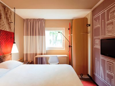 bedroom 3 - hotel ibis reading centre - reading, united kingdom