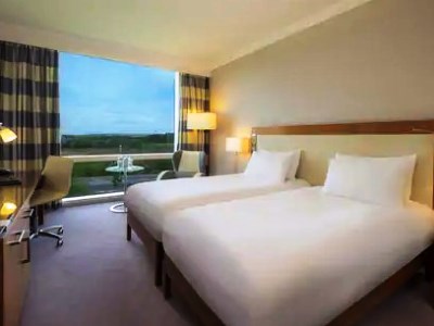 bedroom 4 - hotel hilton reading - reading, united kingdom