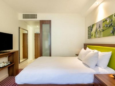 bedroom 1 - hotel hampton by hilton - sheffield, united kingdom