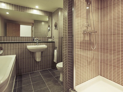 bathroom - hotel mercure sheffield parkway - sheffield, united kingdom