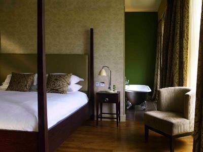 bedroom 3 - hotel stoke place - slough, united kingdom