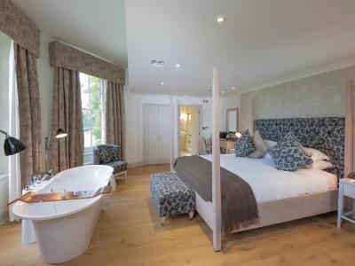 bedroom 2 - hotel stoke place - slough, united kingdom