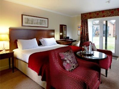 bedroom 1 - hotel macdonald elmers court and resort - southampton, united kingdom