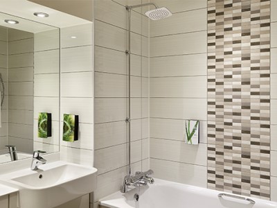 bathroom - hotel premier inn southampton city centre - southampton, united kingdom