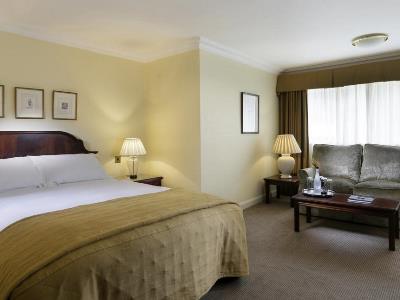 bedroom 1 - hotel macdonald alveston manor - stratford-upon-avon, united kingdom