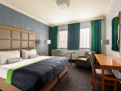 bedroom 2 - hotel stratford manor - stratford-upon-avon, united kingdom