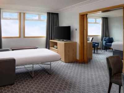 bedroom 1 - hotel hilton watford - watford, united kingdom