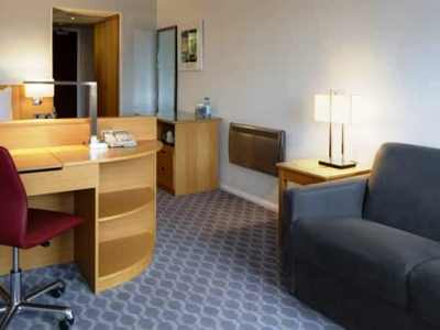 bedroom 3 - hotel hilton watford - watford, united kingdom