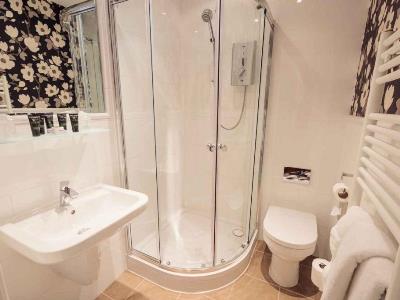 bathroom - hotel briery wood country house - windermere, united kingdom