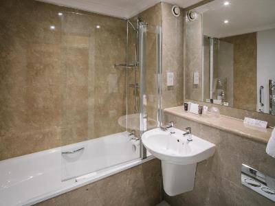 bathroom - hotel lindeth howe - windermere, united kingdom