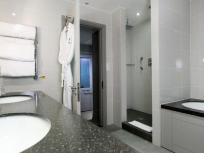 bathroom - hotel macdonald windsor - windsor, united kingdom