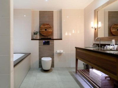 bathroom 1 - hotel macdonald windsor - windsor, united kingdom