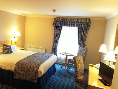 bedroom - hotel queens - york, united kingdom