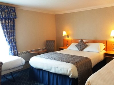 bedroom 2 - hotel queens - york, united kingdom