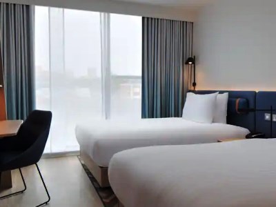 bedroom 2 - hotel hampton by hilton york piccadilly - york, united kingdom
