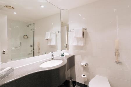 bathroom - hotel sofitel london gatwick - gatwick airport, united kingdom