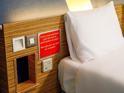 bedroom 4 - hotel ibis budget london heathrow central - heathrow airport, united kingdom