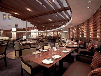 restaurant 1 - hotel hilton london heathrow airport t5 - heathrow airport, united kingdom