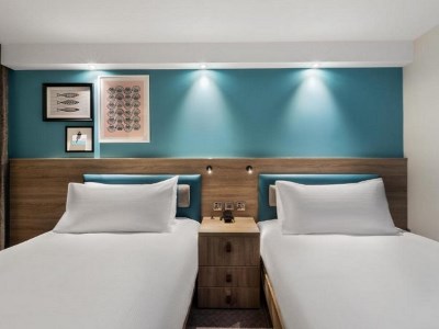 bedroom - hotel hampton by hilton torquay - torquay, united kingdom
