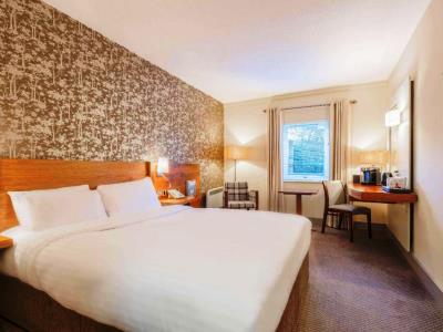 bedroom 1 - hotel cedar court hotel wakefield - wakefield, united kingdom
