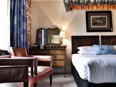 bedroom - hotel noel arms - chipping campden, united kingdom