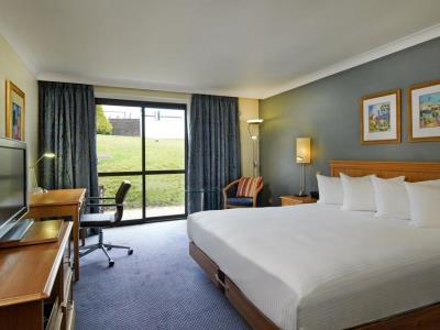 bedroom - hotel hilton cobham - cobham, united kingdom