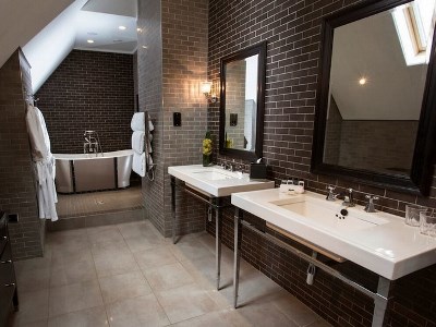 bathroom - hotel cameron house - alexandria, united kingdom