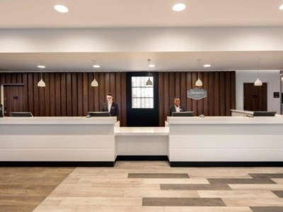 lobby - hotel hampton by hilton stansted airport - stansted, united kingdom