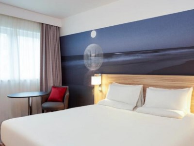 bedroom - hotel novotel london stansted airport - stansted, united kingdom