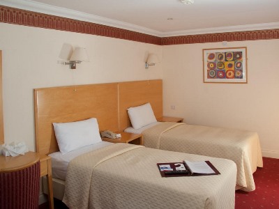bedroom 1 - hotel best western priory - bury st edmunds, united kingdom
