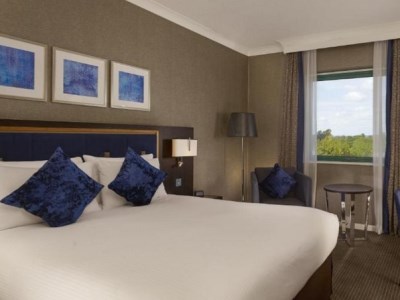 bedroom - hotel doubletree by hilton - woking, united kingdom