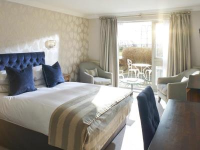 bedroom 3 - hotel the manor elstree - elstree, united kingdom