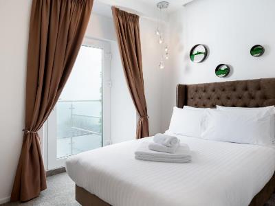 bedroom 2 - hotel newquay beach hotel - newquay, united kingdom