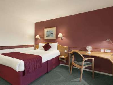 bedroom 1 - hotel days inn by wyndham abington m74 - abington, united kingdom