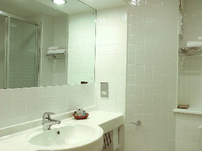 bathroom - hotel best western appleby park - tamworth, united kingdom