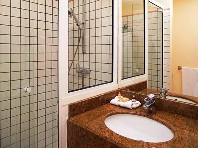 bathroom - hotel mercure kourou ariatel - kourou, french guiana