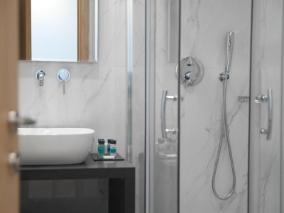 bathroom - hotel athenaeum smart - athens, greece