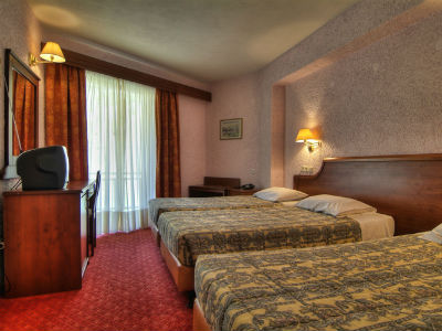 standard bedroom 2 - hotel king iniohos - delphi, greece