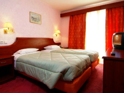 standard bedroom - hotel king iniohos - delphi, greece