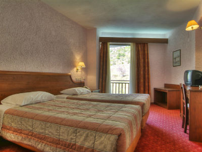 standard bedroom 1 - hotel king iniohos - delphi, greece