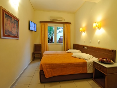 bedroom 10 - hotel parnassos - delphi, greece