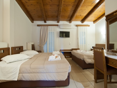 bedroom 12 - hotel parnassos - delphi, greece
