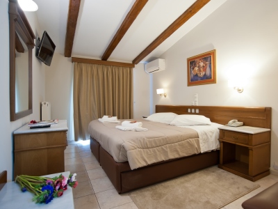 bedroom 1 - hotel parnassos - delphi, greece