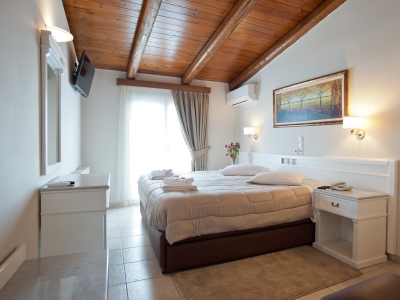 bedroom 2 - hotel parnassos - delphi, greece